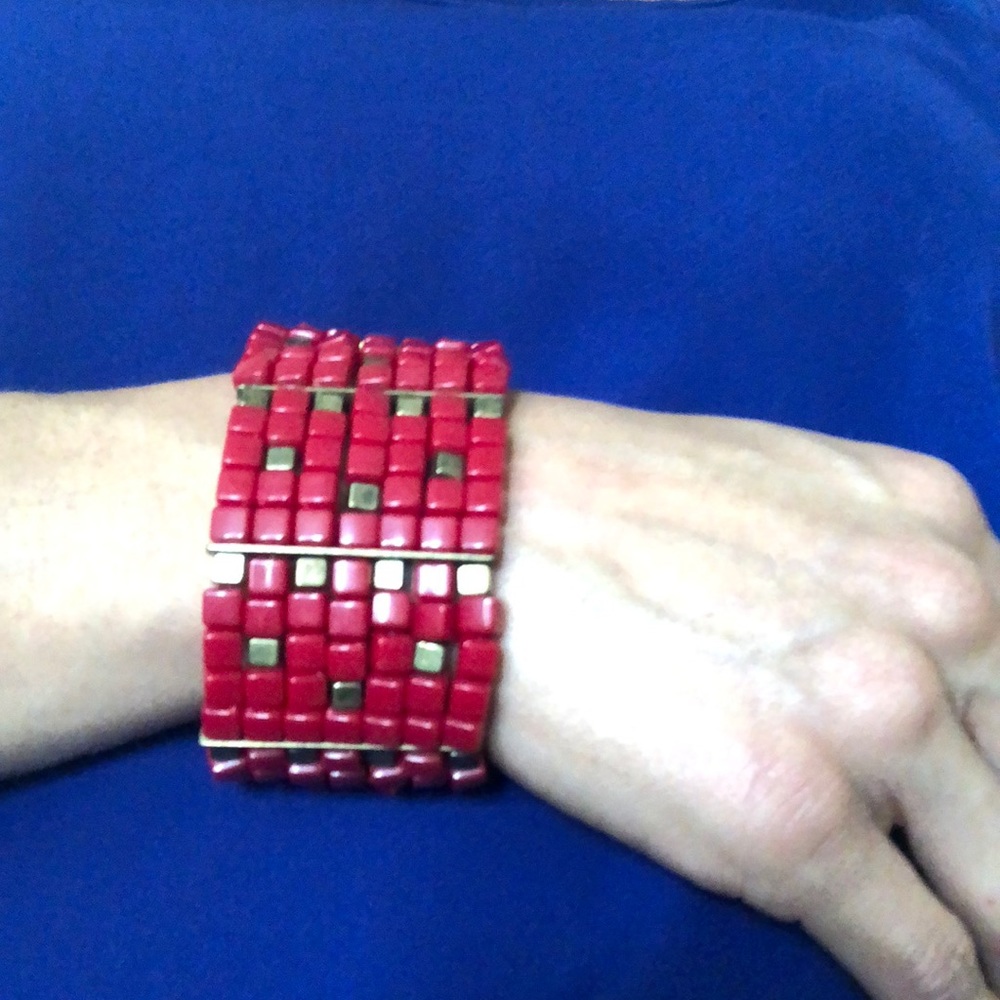 1$ if you buy 4 or more costume jewelry.